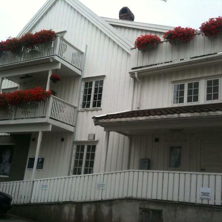 Holsthuset Losji Grimstad  Esterno foto