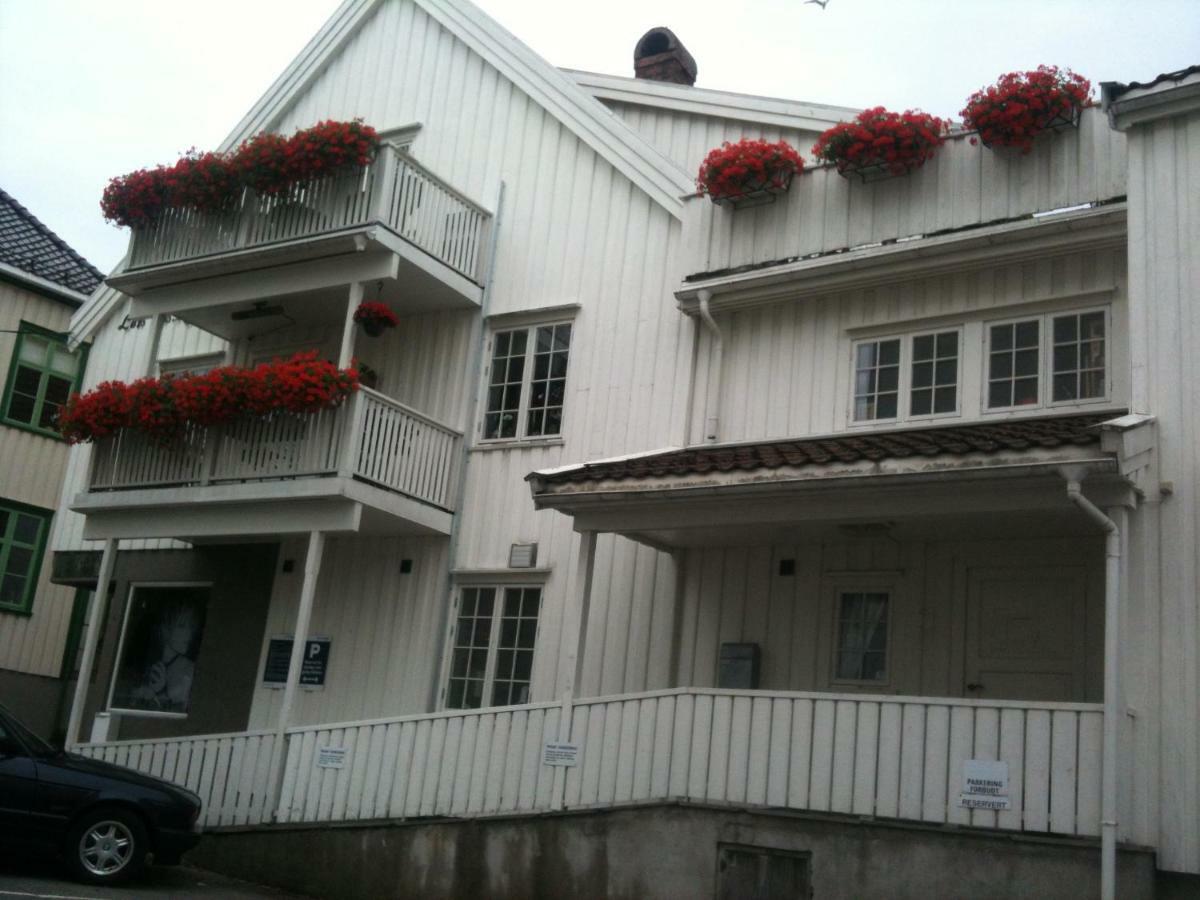 Holsthuset Losji Grimstad  Esterno foto