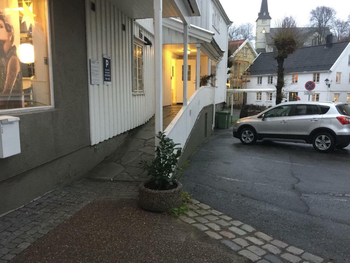 Holsthuset Losji Grimstad  Esterno foto
